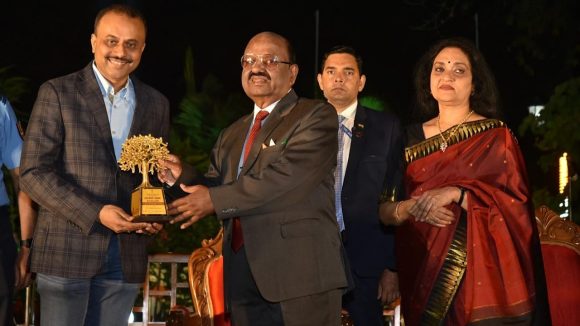 నిర్మాత టీజీ విశ్వప్రసాద్కు అరుదైన గౌరవం: సినీ పరిశ్రమలో సంచలనం! నిర్మాత టీజీ విశ్వప్రసాద్కు అరుదైన గౌరవం: సినీ పరిశ్రమలో సంచలనం!
