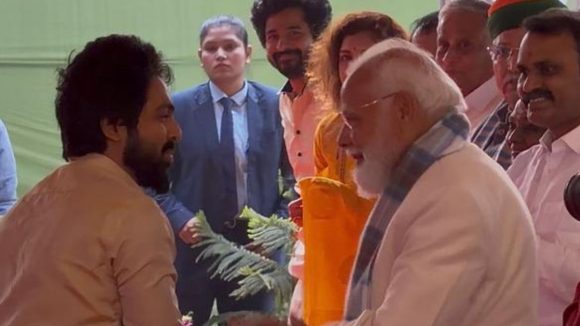 ఢిల్లీలో మోడీతో 'పరాశక్తి' టీమ్ సంబరాలు! అసలేం జరిగింది? ఢిల్లీలో మోడీతో 'పరాశక్తి' టీమ్ సంబరాలు! అసలేం జరిగింది?