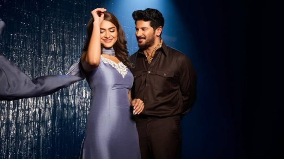 సీతారామం జంట మళ్లీ కలిసింది! తెరపై దుల్కర్, మృణాళ్.. వైరల్ వీడియో సంచలనం! సీతారామం జంట మళ్లీ కలిసింది! తెరపై దుల్కర్, మృణాళ్.. వైరల్ వీడియో సంచలనం!