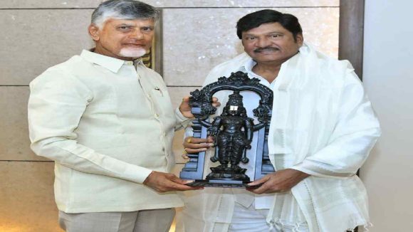 రాజేంద్ర ప్రసాద్కు పద్మశ్రీ: సీఎం చంద్రబాబు చేతుల మీదుగా ఘన సన్మానం! రాజేంద్ర ప్రసాద్కు పద్మశ్రీ: సీఎం చంద్రబాబు చేతుల మీదుగా ఘన సన్మానం!