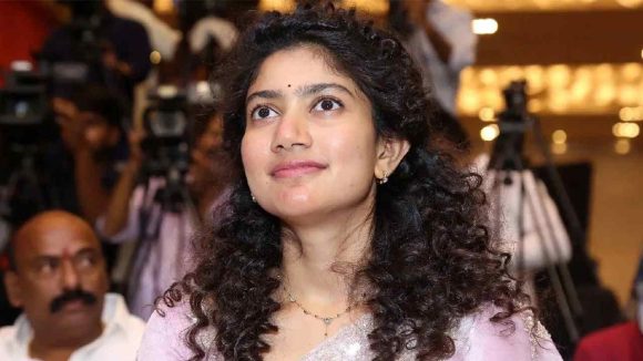 సాయి పల్లవి క్రేజ్: ఏకంగా మూడు పాన్ ఇండియా సినిమాలతో సంచలనం! అసలు ట్విస్ట్ ఇదే! సాయి పల్లవి క్రేజ్: ఏకంగా మూడు పాన్ ఇండియా సినిమాలతో సంచలనం! అసలు ట్విస్ట్ ఇదే!