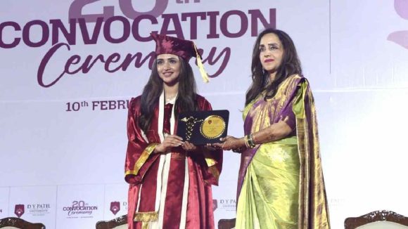 డాక్టర్ శ్రీలీల: ఇకపై వెండితెర వైద్యురాలు! సినీ నటి సరికొత్త ప్రస్థానం! డాక్టర్ శ్రీలీల: ఇకపై వెండితెర వైద్యురాలు! సినీ నటి సరికొత్త ప్రస్థానం!