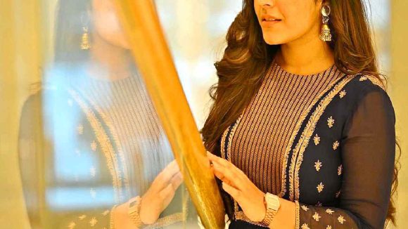 షాకింగ్: 8 ఏళ్లుగా వాట్సాప్ దూరం.. కారణం వింటే రాజిషాపై గౌరవం పెరుగుతుంది! షాకింగ్: 8 ఏళ్లుగా వాట్సాప్ దూరం.. కారణం వింటే రాజిషాపై గౌరవం పెరుగుతుంది!