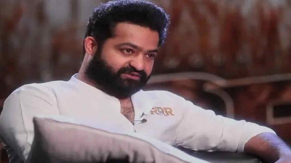 జూ.ఎన్టీఆర్ దెబ్బకు బాలీవుడ్ షేక్! 5 భారీ చిత్రాల భవితవ్యం ప్రశ్నార్థకం.. అసలేం జరిగింది? జూ.ఎన్టీఆర్ దెబ్బకు బాలీవుడ్ షేక్! 5 భారీ చిత్రాల భవితవ్యం ప్రశ్నార్థకం.. అసలేం జరిగింది?