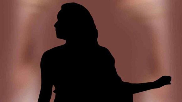 షాకింగ్: కన్నడ నటి టాయిలెట్ వీడియో లీక్! బెంగళూరులో కలకలం, అసలేం జరిగిందంటే? షాకింగ్: కన్నడ నటి టాయిలెట్ వీడియో లీక్! బెంగళూరులో కలకలం, అసలేం జరిగిందంటే?