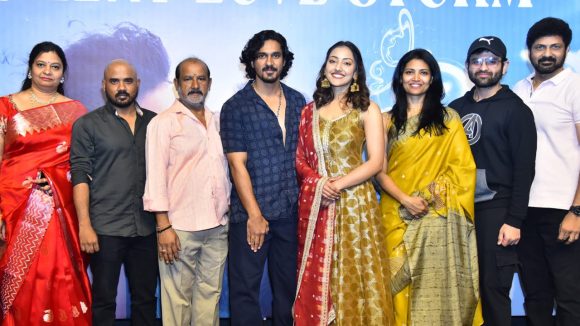 చిన్న చిత్రంగా వచ్చి సంచలనం సృష్టించిన 'నిలవే' మూవీ! కలెక్షన్ల వర్షం కురిపిస్తోంది! చిన్న చిత్రంగా వచ్చి సంచలనం సృష్టించిన 'నిలవే' మూవీ! కలెక్షన్ల వర్షం కురిపిస్తోంది!