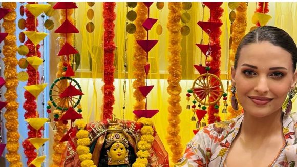 షాకింగ్: బాలీవుడ్ నటి హిమాన్షి ఖురానాకు రూ.10 కోట్ల బెదిరింపులు! ఇవ్వకపోతే అంతేనా? షాకింగ్: బాలీవుడ్ నటి హిమాన్షి ఖురానాకు రూ.10 కోట్ల బెదిరింపులు! ఇవ్వకపోతే అంతేనా?