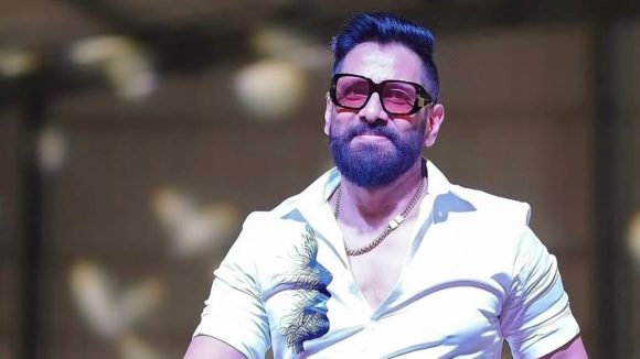 విక్రమ్ సంచలనం: ఒకేసారి నాలుగు సినిమాలు! ఈ స్పీడ్ వెనుక అసలేముంది? విక్రమ్ సంచలనం: ఒకేసారి నాలుగు సినిమాలు! ఈ స్పీడ్ వెనుక అసలేముంది?