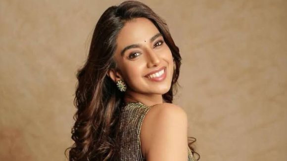 Meenakshi Chaudhary's Bollywood Debut: Starring Opposite Akshay Kumar in Bhagam Bhag 2 Meenakshi Chaudhary's Bollywood Debut: Starring Opposite Akshay Kumar in Bhagam Bhag 2