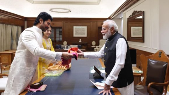 విజయ్, రష్మిక పెళ్లి తర్వాత ఢిల్లీలో సందడి! అమిత్ షా, మోదీల ఆశీస్సులు!! విజయ్, రష్మిక పెళ్లి తర్వాత ఢిల్లీలో సందడి! అమిత్ షా, మోదీల ఆశీస్సులు!!
