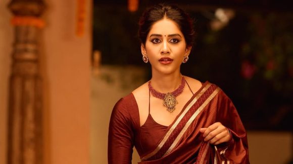 నభా నటేష్ సమ్మర్ సెన్సేషన్: ఈ రెండు సినిమాలతో ఆమె దశ తిరుగుతుందా? నభా నటేష్ సమ్మర్ సెన్సేషన్: ఈ రెండు సినిమాలతో ఆమె దశ తిరుగుతుందా?