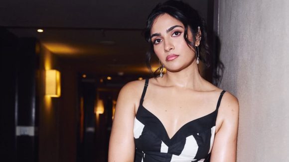 రుక్మిణీ వసంత్ సంచలనం! టాలీవుడ్లో స్టార్ హీరోయిన్గా ఎదుగుతున్న వసంత్! రుక్మిణీ వసంత్ సంచలనం! టాలీవుడ్లో స్టార్ హీరోయిన్గా ఎదుగుతున్న వసంత్!