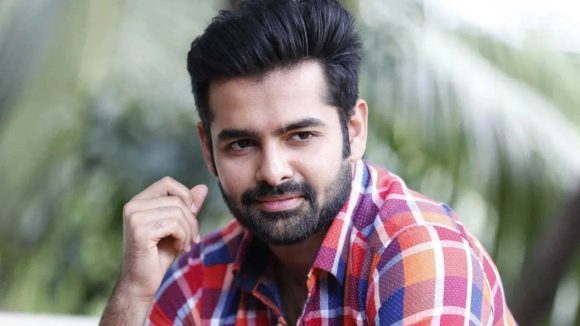 రామ్ పోతినేని సంచలన నిర్ణయం! ఆ క్రేజీ డైరెక్టర్తో జత కట్టనున్నాడా? రామ్ పోతినేని సంచలన నిర్ణయం! ఆ క్రేజీ డైరెక్టర్తో జత కట్టనున్నాడా?
