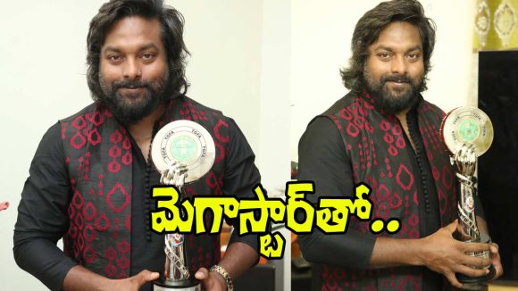 మార్క్ కె రాబిన్కు గద్దర్ అవార్డు: 'దండోరా'తో సంచలనం! అసలు కల అదేనా? మార్క్ కె రాబిన్కు గద్దర్ అవార్డు: 'దండోరా'తో సంచలనం! అసలు కల అదేనా?