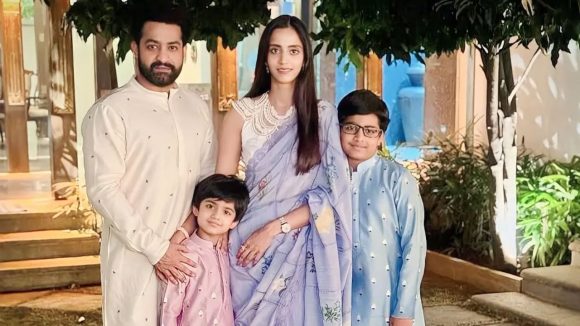 ప్రణతి బర్త్డే: ఎన్టీఆర్ గ్రాండ్ సెలబ్రేషన్స్ ప్లాన్! టాలీవుడ్ మొత్తం హాజరు!! ప్రణతి బర్త్డే: ఎన్టీఆర్ గ్రాండ్ సెలబ్రేషన్స్ ప్లాన్! టాలీవుడ్ మొత్తం హాజరు!!