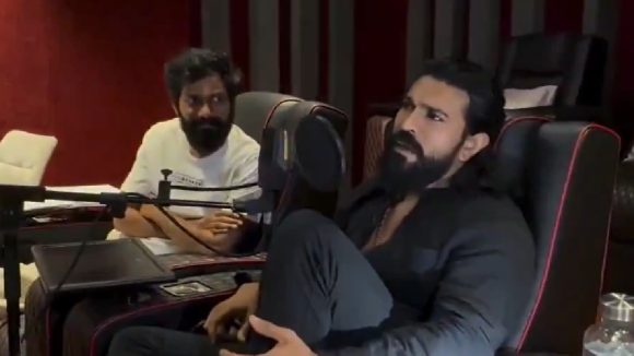 పెద్ది మూవీ డబ్బింగ్ అప్డేట్: రామ్ చరణ్, బుచ్చిబాబుల సందడి వీడియో వైరల్! పెద్ది మూవీ డబ్బింగ్ అప్డేట్: రామ్ చరణ్, బుచ్చిబాబుల సందడి వీడియో వైరల్!
