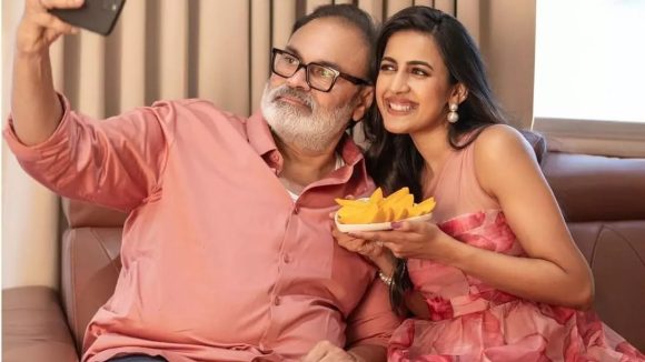 నాగబాబు సినిమాలపై నిహారిక సంచలన వ్యాఖ్యలు! ఆ రోజుల్లో మోసపోయారంటూ... నాగబాబు సినిమాలపై నిహారిక సంచలన వ్యాఖ్యలు! ఆ రోజుల్లో మోసపోయారంటూ...