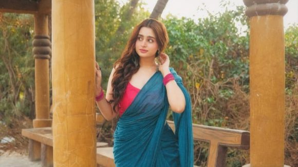అయేషా ఖాన్కు దిమ్మతిరిగే షాక్! రే** బెదిరింపులతో విలవిల.. షాకింగ్ నిజాలు బయటపెట్టిన నటి! అయేషా ఖాన్కు దిమ్మతిరిగే షాక్! రే** బెదిరింపులతో విలవిల.. షాకింగ్ నిజాలు బయటపెట్టిన నటి!