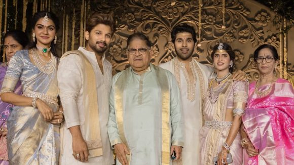 అల్లు శిరీష్ పెళ్లి వేడుకలో అల్లు అర్జున్ సందడి! వైరల్ అవుతున్న ఫోటోలు! అల్లు శిరీష్ పెళ్లి వేడుకలో అల్లు అర్జున్ సందడి! వైరల్ అవుతున్న ఫోటోలు!