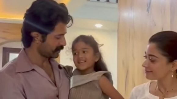 విజయ్, రష్మికల అభిమాని కల నెరవేరింది! క్యూట్ వీడియో వైరల్!! విజయ్, రష్మికల అభిమాని కల నెరవేరింది! క్యూట్ వీడియో వైరల్!!
