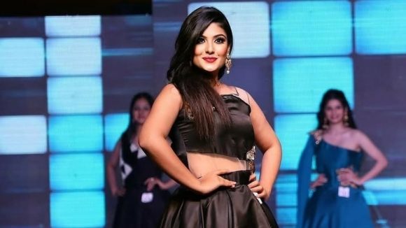 షాకింగ్: రోడ్డు ప్రమాదంలో యువ నటి హఠాన్మరణం! విషాదంలో చిత్ర పరిశ్రమ!! షాకింగ్: రోడ్డు ప్రమాదంలో యువ నటి హఠాన్మరణం! విషాదంలో చిత్ర పరిశ్రమ!!