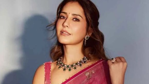 Actress Sreeleela Treats Raashii Khanna: A Doctor On Set Shocks Fans Actress Sreeleela Treats Raashii Khanna: A Doctor On Set Shocks Fans