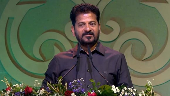 హైదరాబాద్ ఇకపై ఐటీ, బిర్యానీకే కాదు.. సినీ రంగానికీ రాజధాని: సీఎం రేవంత్ సంచలన ప్రకటన! హైదరాబాద్ ఇకపై ఐటీ, బిర్యానీకే కాదు.. సినీ రంగానికీ రాజధాని: సీఎం రేవంత్ సంచలన ప్రకటన!
