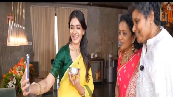 సమంత 'బాబు' పిలుపుతో రాజ్ షాక్! ఉగాది వేడుకల్లో వైరల్ వీడియో కాల్! సమంత 'బాబు' పిలుపుతో రాజ్ షాక్! ఉగాది వేడుకల్లో వైరల్ వీడియో కాల్!