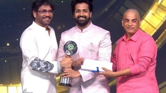 నవ్వకపోతే నటనకు గుడ్ బై! గద్దర్ అవార్డుతో యంగ్ హీరో సంచలనం! నవ్వకపోతే నటనకు గుడ్ బై! గద్దర్ అవార్డుతో యంగ్ హీరో సంచలనం!