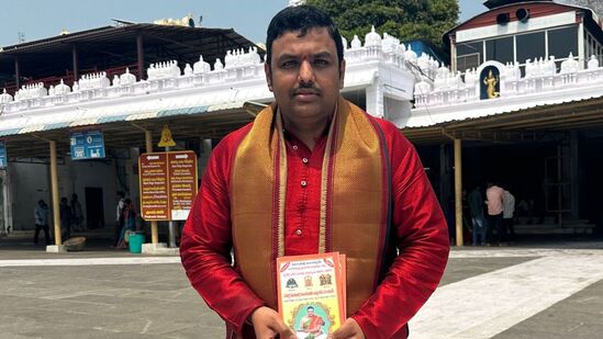 నేటి రాశి ఫలాలు (ఆగస్టు 1, 2025): జాగ్రత్త అవసరమైన రాశులు, శ్రీ సుదర్శన కవచ పఠనం నేటి రాశి ఫలాలు (ఆగస్టు 1, 2025): జాగ్రత్త అవసరమైన రాశులు, శ్రీ సుదర్శన కవచ పఠనం