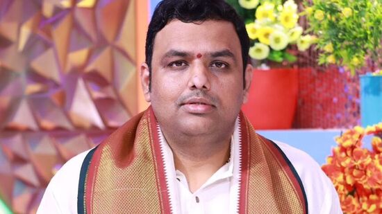 ఈ వారం రాశి ఫలాలు (18-24 మే 2025): 12 రాశుల వార ఫలాలు, నూతన అవకాశాలు ఈ వారం రాశి ఫలాలు (18-24 మే 2025): 12 రాశుల వార ఫలాలు, నూతన అవకాశాలు