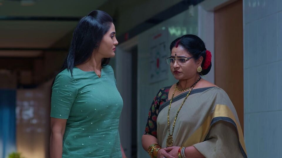 కార్తీకదీపం 2 సీరియల్: కార్తీక్ భార్యగా జ్యోత్స్న - వంటలక్కకు శిక్ష - దశరథ్ సేఫ్ - పారిజాతం అనుమానం కార్తీకదీపం 2 సీరియల్: కార్తీక్ భార్యగా జ్యోత్స్న - వంటలక్కకు శిక్ష - దశరథ్ సేఫ్ - పారిజాతం అనుమానం