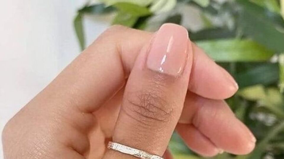 నాలుగు గ్రహాలను నియంత్రిచే వెండి ఉంగరాన్ని బొటన వేలుకు ధరిస్తే, జీవితమే మారిపోవచ్చు! నాలుగు గ్రహాలను నియంత్రిచే వెండి ఉంగరాన్ని బొటన వేలుకు ధరిస్తే, జీవితమే మారిపోవచ్చు!