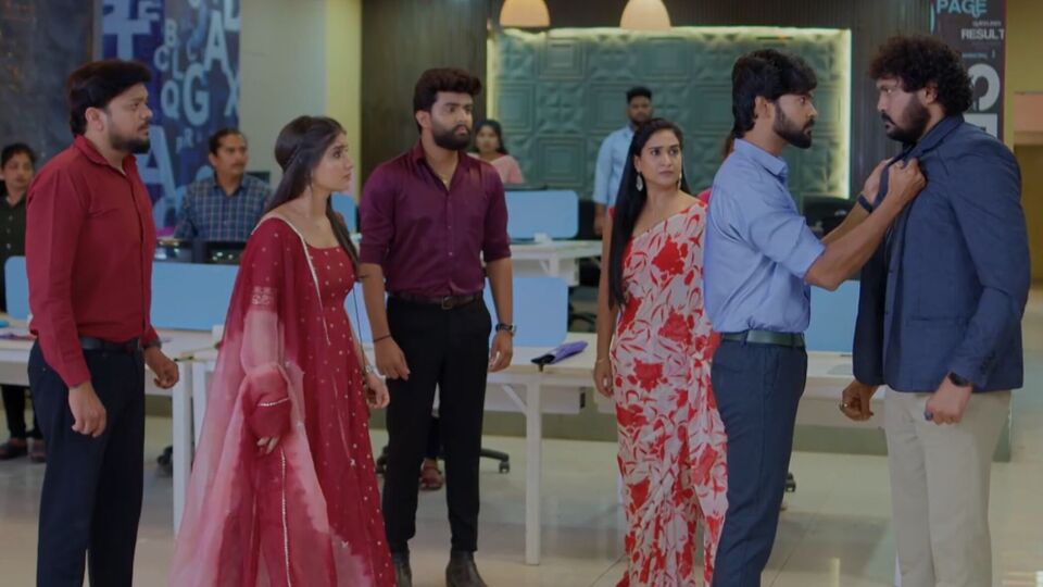నిన్ను కోరి టుడే ఎపిసోడ్ ఏప్రిల్ 30: శ్రీరాజ్పై ఫైర్ అయిన విరాట్.. షర్ట్ పట్టుకొని ఆగ్రహం.. వరదరాజులు గొడవ నిన్ను కోరి టుడే ఎపిసోడ్ ఏప్రిల్ 30: శ్రీరాజ్పై ఫైర్ అయిన విరాట్.. షర్ట్ పట్టుకొని ఆగ్రహం.. వరదరాజులు గొడవ