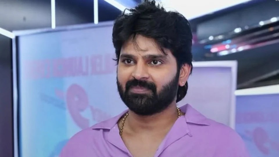 ఆ డైలాగ్ తో కాంట్రవర్సీ.. కన్నప్ప టీమ్ హర్ట్.. సారీ చెప్పిన శ్రీ విష్ణు.. మూవీ నుంచి సీన్స్ కట్ ఆ డైలాగ్ తో కాంట్రవర్సీ.. కన్నప్ప టీమ్ హర్ట్.. సారీ చెప్పిన శ్రీ విష్ణు.. మూవీ నుంచి సీన్స్ కట్