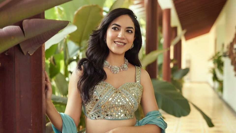పెళ్లిచూపులు హీరోయిన్ రీతూవర్మ తెలుగు రొమాంటిక్ కామెడీ వెబ్సిరీస్ పెళ్లిచూపులు హీరోయిన్ రీతూవర్మ తెలుగు రొమాంటిక్ కామెడీ వెబ్సిరీస్