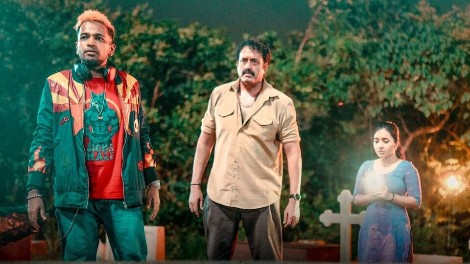 ఒక రోజు ముందుగానే ఓటీటీలోకి మలయాళ సూపర్ హిట్ చిత్రం 'మరణమాస్'! తెలుగులోనూ స్ట్రీమింగ్.. ఎక్కడంటే.. ఒక రోజు ముందుగానే ఓటీటీలోకి మలయాళ సూపర్ హిట్ చిత్రం 'మరణమాస్'! తెలుగులోనూ స్ట్రీమింగ్.. ఎక్కడంటే..