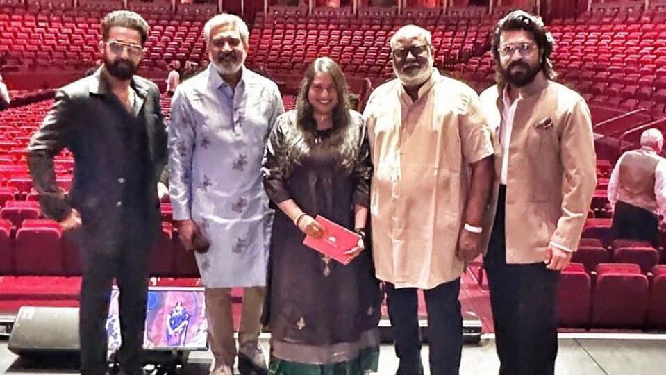 మరోసారి గ్లోబల్ రేంజ్ లో ఆర్ఆర్ఆర్ పేరు.. లండన్ లో లైవ్ మ్యూజిక్ కాన్సర్ట్.. రామ్ చరణ్, ఎన్టీఆర్ స్పెషల్ అట్రాక్షన్ మరోసారి గ్లోబల్ రేంజ్ లో ఆర్ఆర్ఆర్ పేరు.. లండన్ లో లైవ్ మ్యూజిక్ కాన్సర్ట్.. రామ్ చరణ్, ఎన్టీఆర్ స్పెషల్ అట్రాక్షన్