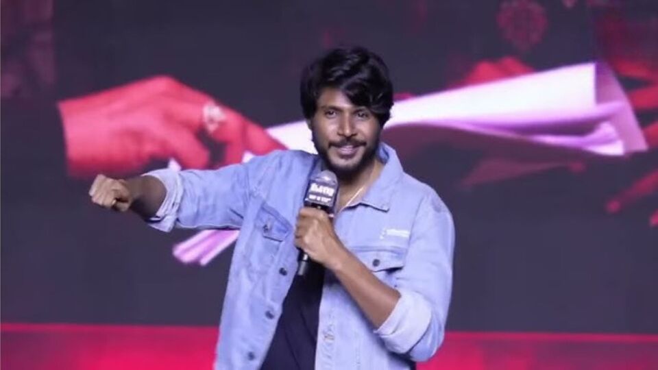 అలా చేయడమంటే డబ్బులతో పోరాటం.. ప్రేమ ఇవ్వరా అనే గుడ్డి కోరిక.. హీరో సందీప్ కిషన్ కామెంట్స్ అలా చేయడమంటే డబ్బులతో పోరాటం.. ప్రేమ ఇవ్వరా అనే గుడ్డి కోరిక.. హీరో సందీప్ కిషన్ కామెంట్స్
