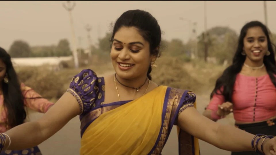 45 కోట్లకు పైగా వ్యూస్.. పెళ్లి బరాత్ లో కచ్చితంగా ఉండే పాట.. బుల్లెట్ బండి సాంగ్ లిరిక్స్ ఇవే.. అమ్మాయిలూ పాడేయండి 45 కోట్లకు పైగా వ్యూస్.. పెళ్లి బరాత్ లో కచ్చితంగా ఉండే పాట.. బుల్లెట్ బండి సాంగ్ లిరిక్స్ ఇవే.. అమ్మాయిలూ పాడేయండి