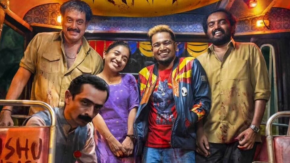 మరణ మాస్ రివ్యూ - బాసిల్ జోసెఫ్ వెరైటీ మలయాళం సీరియల్ కిల్లర్ మూవీ - నవ్విస్తూనే ట్విస్ట్లతో థ్రిల్లింగ్! మరణ మాస్ రివ్యూ - బాసిల్ జోసెఫ్ వెరైటీ మలయాళం సీరియల్ కిల్లర్ మూవీ - నవ్విస్తూనే ట్విస్ట్లతో థ్రిల్లింగ్!