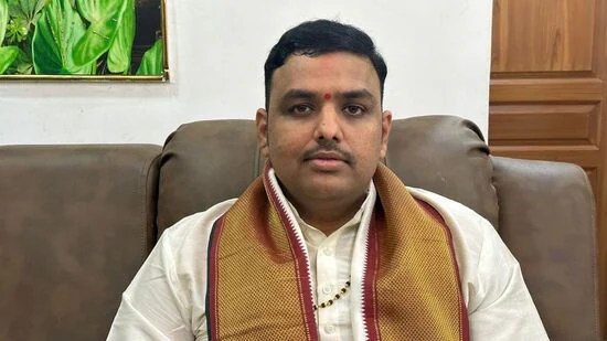 మే 18, 2025: రాహు-కేతువుల రాశి మార్పు - 12 రాశులపై ప్రభావం మే 18, 2025: రాహు-కేతువుల రాశి మార్పు - 12 రాశులపై ప్రభావం
