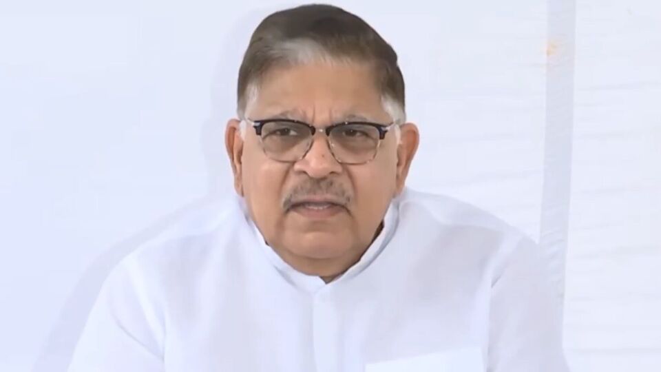 అది దుస్సాహసమే.. పవన్ ప్రశ్నలు కరెక్టే.. వారితో నాకు సంబంధం లేదు: అల్లు అరవింద్ కామెంట్లు అది దుస్సాహసమే.. పవన్ ప్రశ్నలు కరెక్టే.. వారితో నాకు సంబంధం లేదు: అల్లు అరవింద్ కామెంట్లు