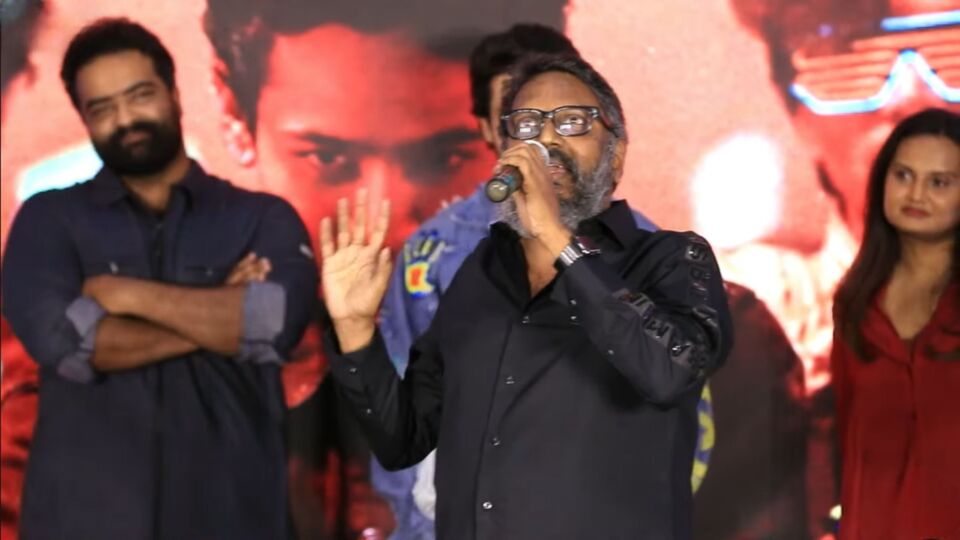నేనెప్పుడు ఒకే జోనర్ సినిమా చేయను.. చిరంజీవి, ఎన్టీఆర్, మహేశ్ బాబు మూవీస్పై డైరెక్టర్ గుణశేఖర్ కామెంట్స్ నేనెప్పుడు ఒకే జోనర్ సినిమా చేయను.. చిరంజీవి, ఎన్టీఆర్, మహేశ్ బాబు మూవీస్పై డైరెక్టర్ గుణశేఖర్ కామెంట్స్
