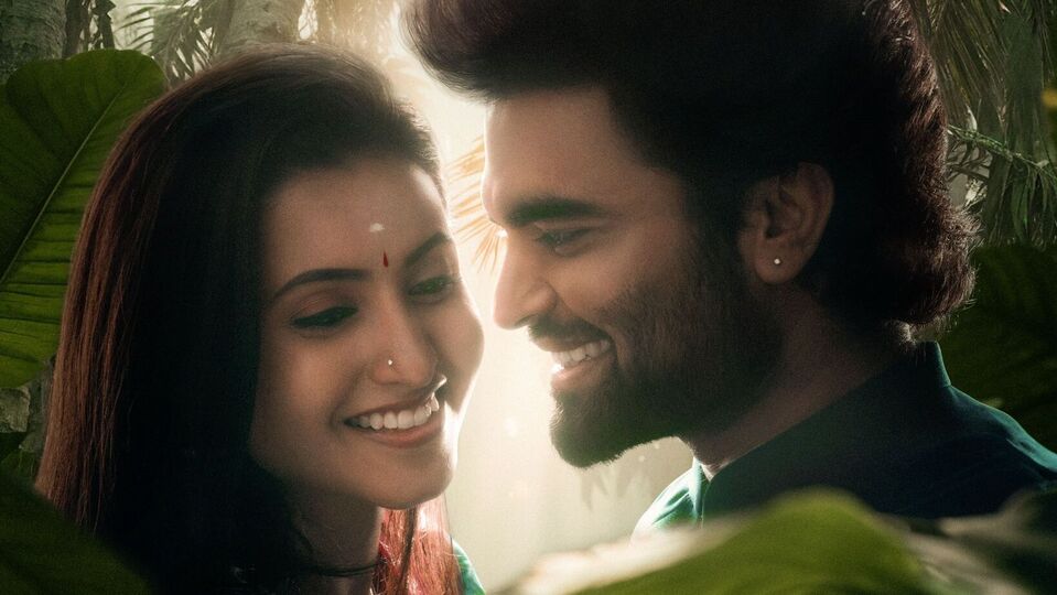 ఓటీటీలో దుమ్ము రేపుతున్న తెలుగు కామెడీ మూవీ ‘అక్కడ అమ్మాయి ఇక్కడ అబ్బాయి’.. స్ట్రీమింగ్లో మరో రికార్డు ఓటీటీలో దుమ్ము రేపుతున్న తెలుగు కామెడీ మూవీ ‘అక్కడ అమ్మాయి ఇక్కడ అబ్బాయి’.. స్ట్రీమింగ్లో మరో రికార్డు