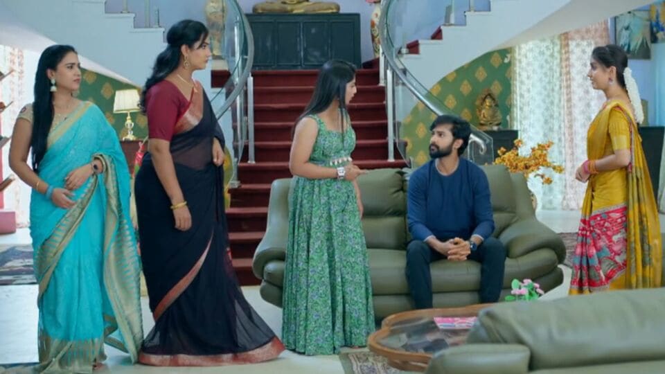 నిన్ను కోరి సీరియల్ మే 27 ఎపిసోడ్: చంద్రకళ సిగ్గు, విరాట్కు పెయిన్స్.. ముద్దు సీన్.. షాకైన దుష్టత్రయం నిన్ను కోరి సీరియల్ మే 27 ఎపిసోడ్: చంద్రకళ సిగ్గు, విరాట్కు పెయిన్స్.. ముద్దు సీన్.. షాకైన దుష్టత్రయం