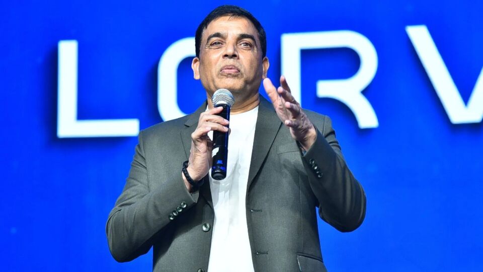 పవన్ కల్యాణ్ చెప్పినట్లే చేద్దాం.. ఆ రేట్లు తగ్గిస్తే మంచిది.. ఓటీటీ రిలీజ్లపై నిర్ణయం తీసుకుందాం: నిర్మాత దిల్ రాజు పవన్ కల్యాణ్ చెప్పినట్లే చేద్దాం.. ఆ రేట్లు తగ్గిస్తే మంచిది.. ఓటీటీ రిలీజ్లపై నిర్ణయం తీసుకుందాం: నిర్మాత దిల్ రాజు