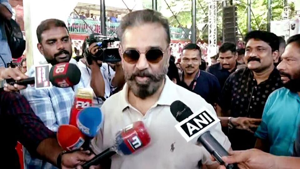 నువ్వు కమల్ హాసన్ అయితే ఏంటి.. ప్రజల మనోభావాలు దెబ్బతీసేలా మాట్లాడతావా.. క్షమాపణే కదా అడిగింది: కర్ణాటక హైకోర్టు నువ్వు కమల్ హాసన్ అయితే ఏంటి.. ప్రజల మనోభావాలు దెబ్బతీసేలా మాట్లాడతావా.. క్షమాపణే కదా అడిగింది: కర్ణాటక హైకోర్టు