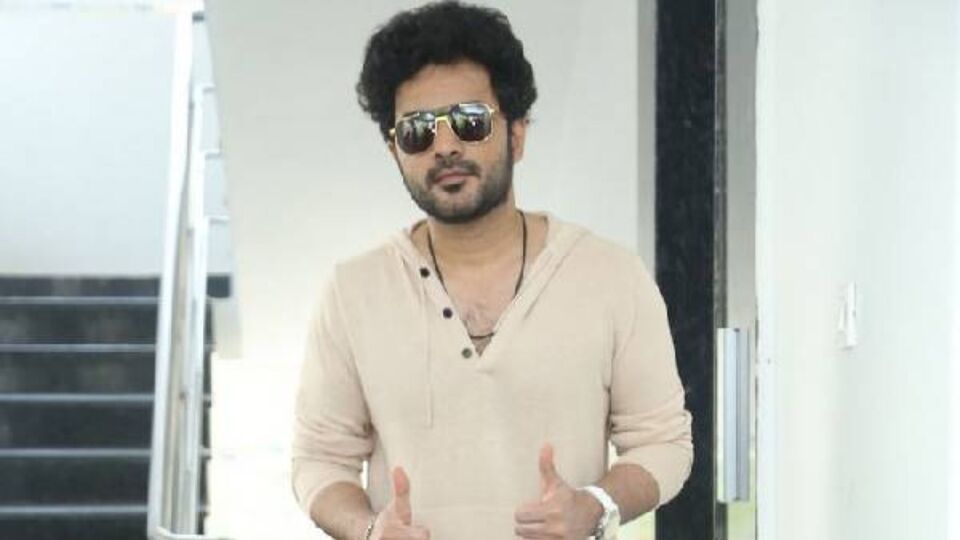 నిర్మాతకు రూ. 4 కోట్లు తిరిగి ఇచ్చేసిన హీరో సిద్ధు జొన్నలగడ్డ.. అసలు జాక్ పారితోషికం ఎంతో తెలుసా? నిర్మాతకు రూ. 4 కోట్లు తిరిగి ఇచ్చేసిన హీరో సిద్ధు జొన్నలగడ్డ.. అసలు జాక్ పారితోషికం ఎంతో తెలుసా?