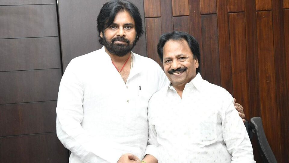 హరి హర వీరమల్లు నిరవధిక వాయిదా.. పవన్ కల్యాణ్ తన రెమ్యునరేషన్ తిరిగి ఇచ్చేస్తున్నాడా? హరి హర వీరమల్లు నిరవధిక వాయిదా.. పవన్ కల్యాణ్ తన రెమ్యునరేషన్ తిరిగి ఇచ్చేస్తున్నాడా?